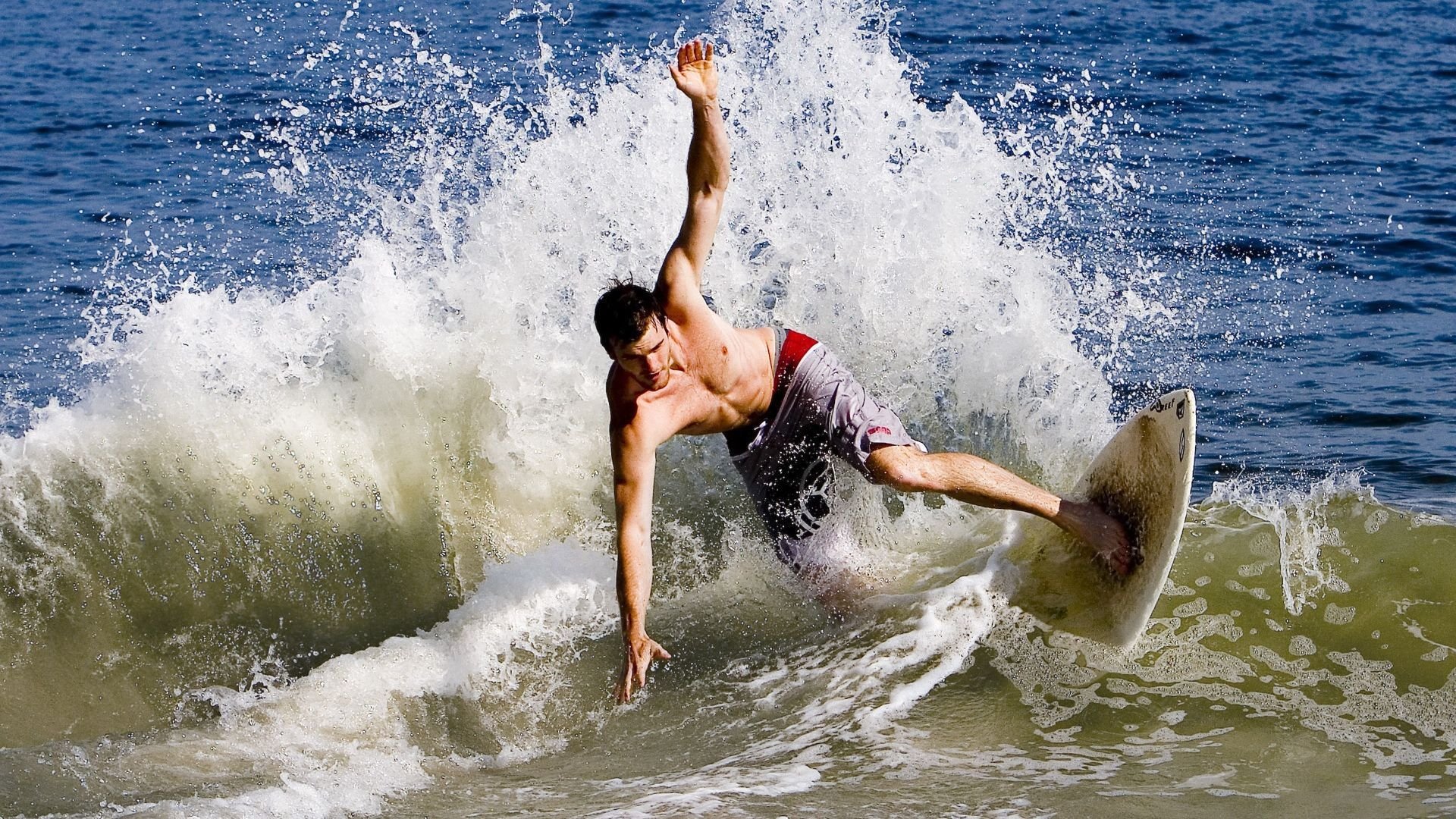 奥运击剑项目再添一金，雷声门徒传承出彩，击剑冠军雷声的太太